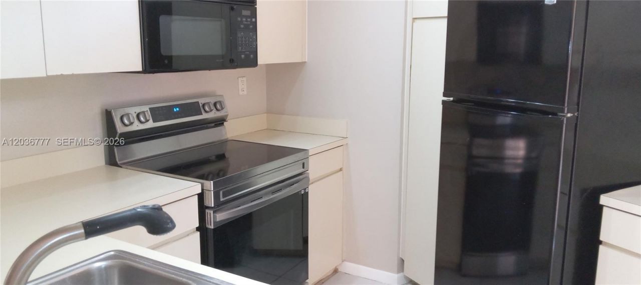 3841 Victoria Dr, Unit 14 D, West Palm Beach, FL 33406 Photo