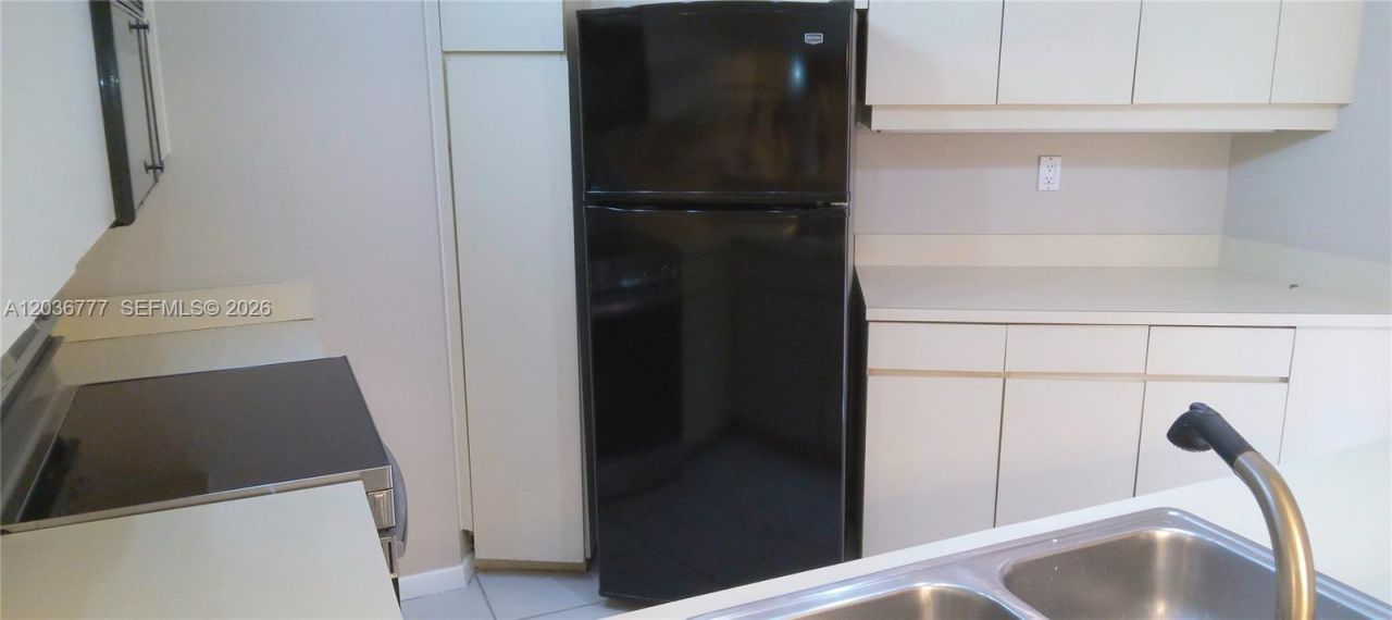3841 Victoria Dr, Unit 14 D, West Palm Beach, FL 33406 Photo