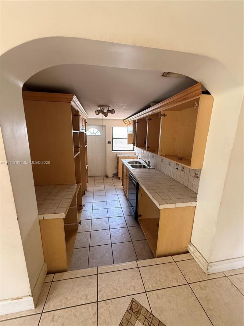 16500 NE 5th Ave, Miami, FL 33162 Photo