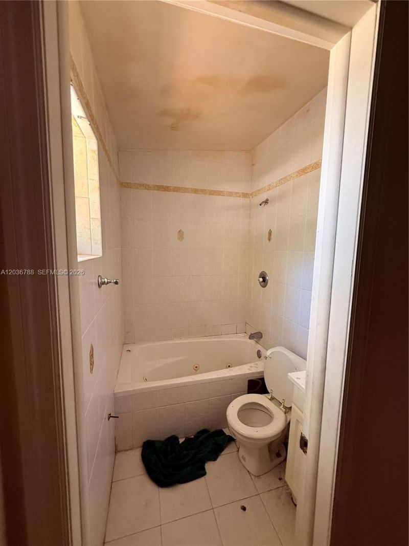 16500 NE 5th Ave, Miami, FL 33162 Photo