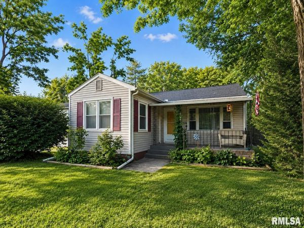 202 S Wood Street, Athens, IL 62613
