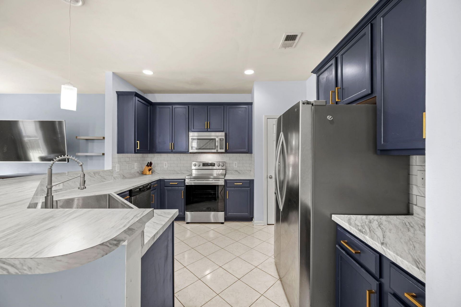 191 Avonshire Drive Photo 10