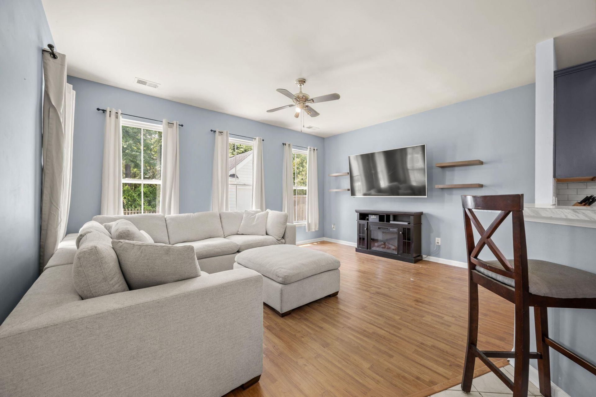 191 Avonshire Drive Photo 11