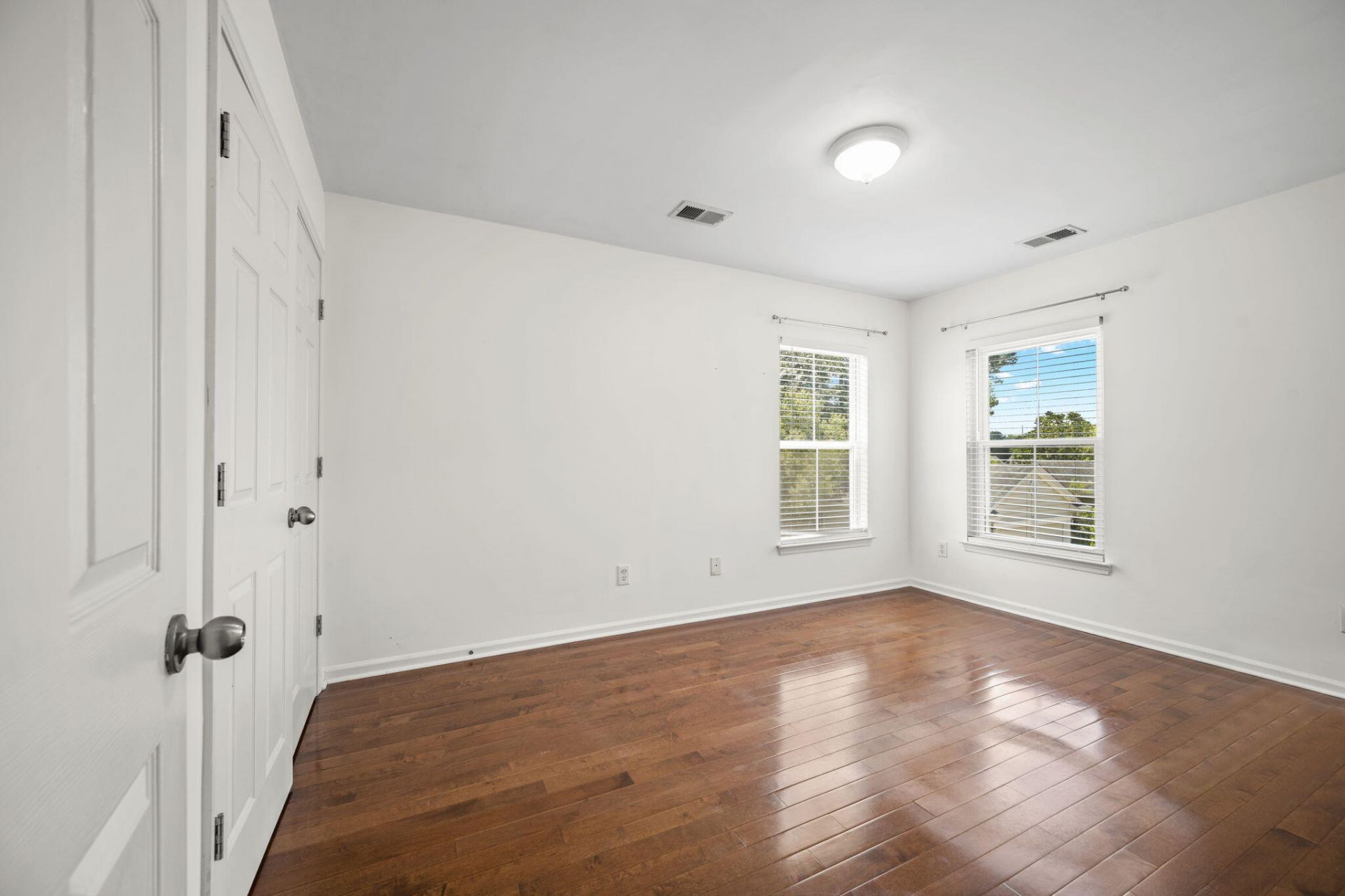 191 Avonshire Drive Photo 18