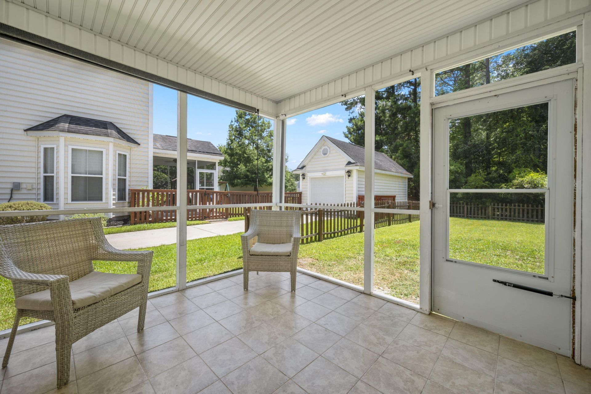 191 Avonshire Drive Photo 22