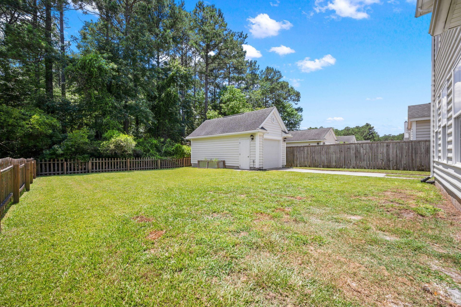 191 Avonshire Drive Photo 23