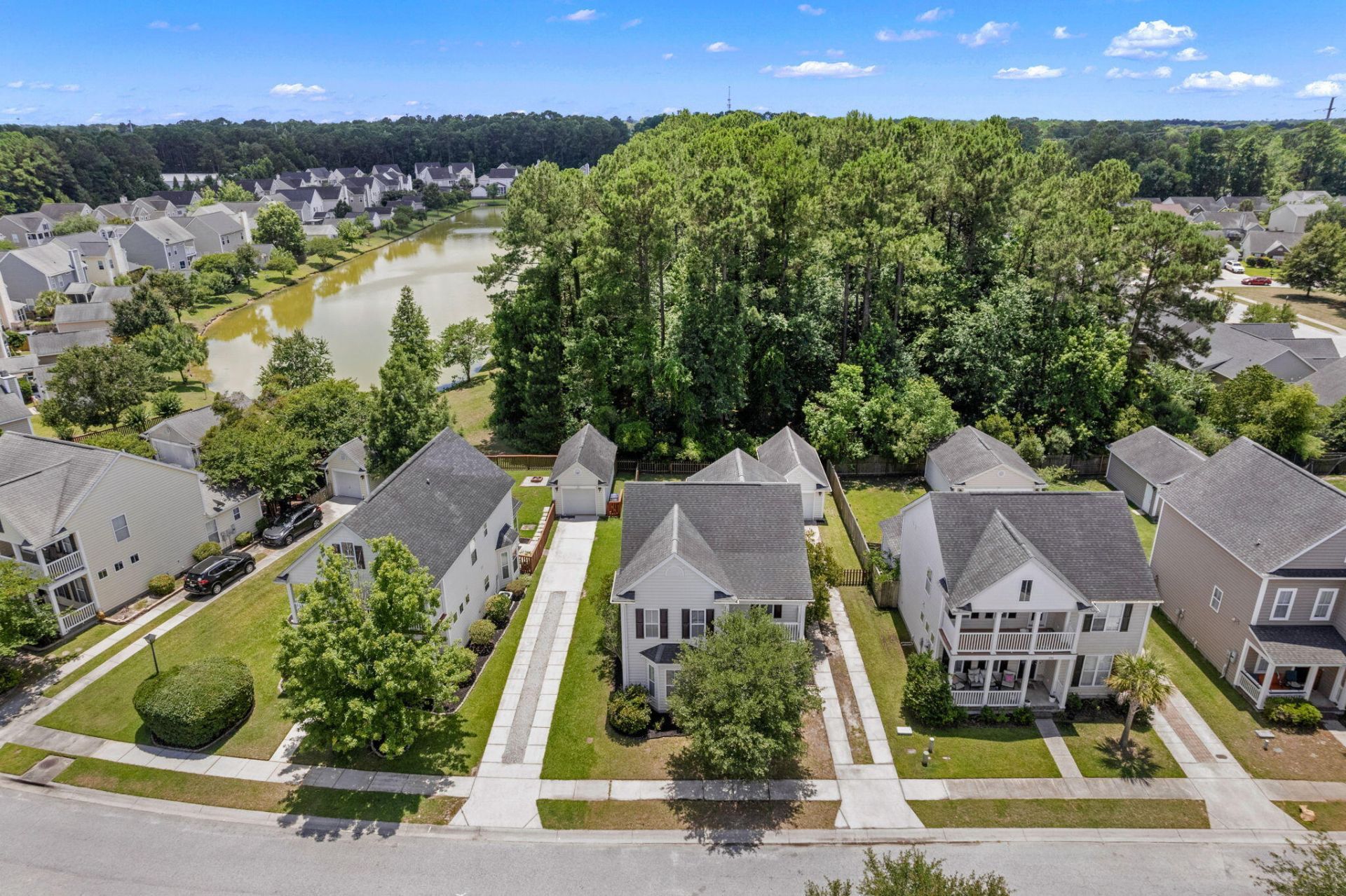 191 Avonshire Drive Photo 4