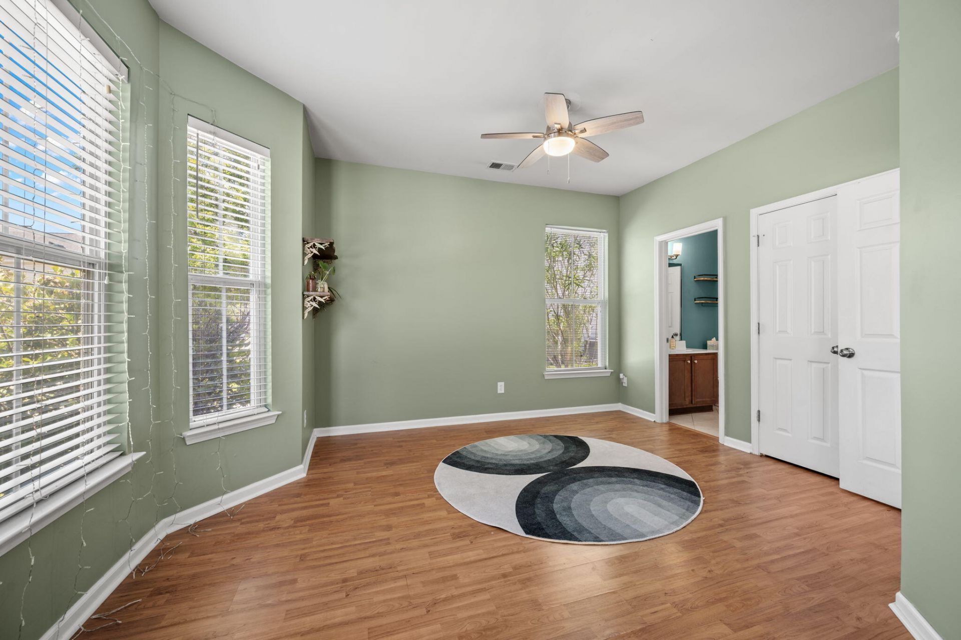 191 Avonshire Drive Photo 5