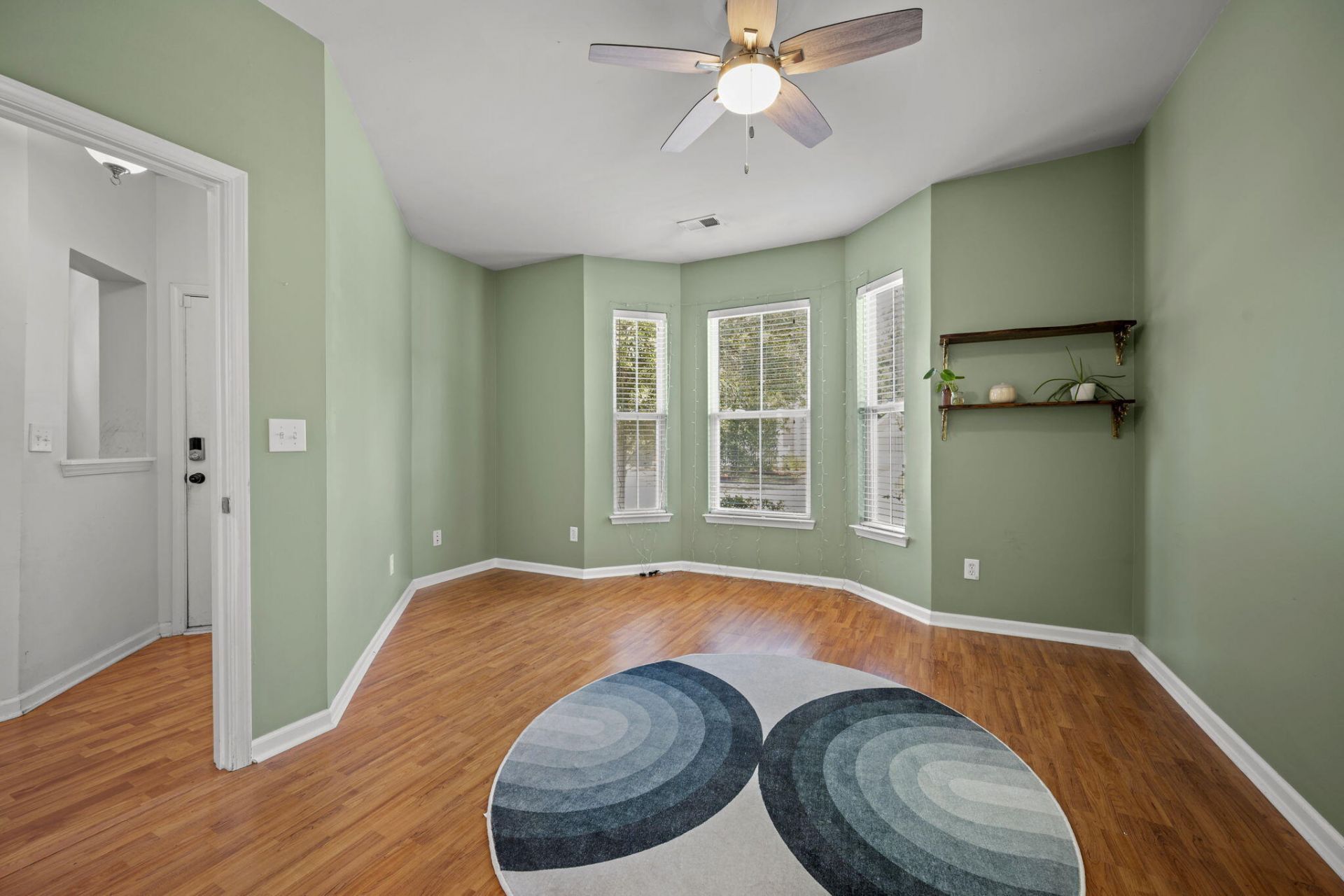 191 Avonshire Drive Photo 6