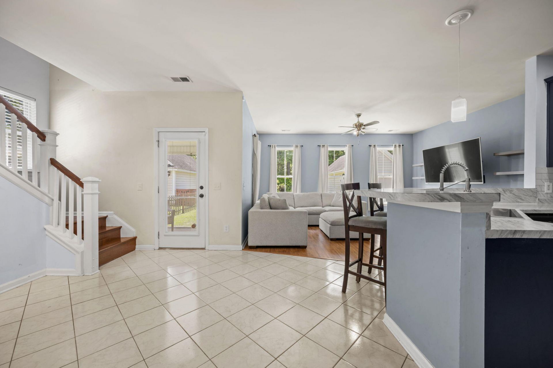 191 Avonshire Drive Photo 8