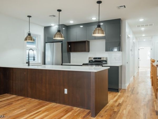 88 Hollywood Ave, East Orange, NJ 07018