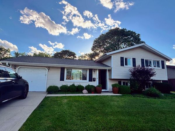 134 S Salem Drive , Schaumburg, IL 60193