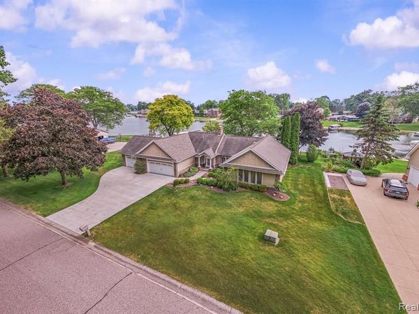 4178 Chevron Drive, Highland Twp, MI 48356