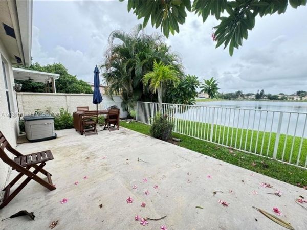 Lake Worth, FL 33463