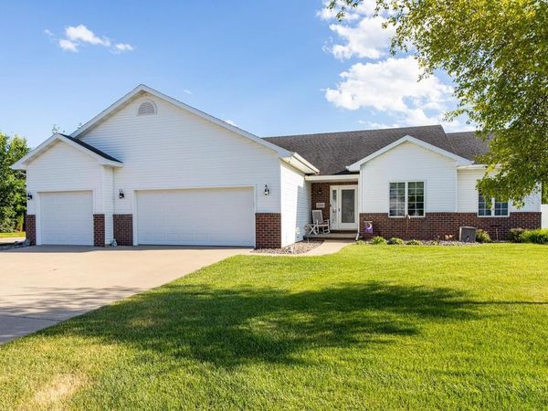 1304 Whitetail Drive, Neenah, WI 54956