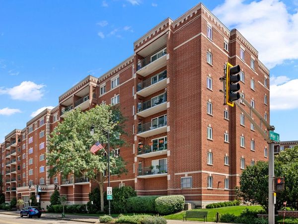 675 Pearson Street , Unit 704, Des Plaines, IL 60016