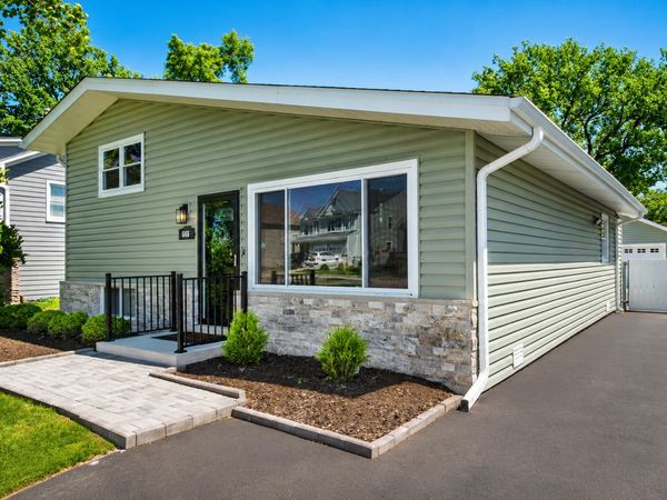 646 W Babcock Avenue, Elmhurst, IL 60126