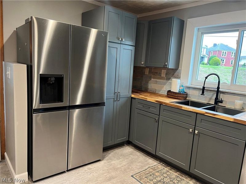 100 W 44th Street, Shadyside, OH 43947 Photo 5