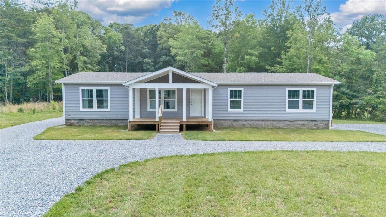 80 Strawberry Banks Dr , Moneta, VA 24121 Main Photo