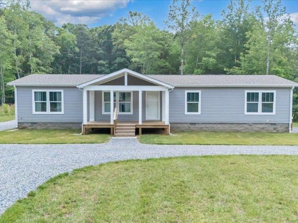 80 Strawberry Banks DR , Moneta, VA 24121