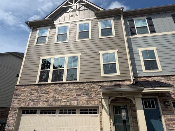 5001 Lampl Ln , Jeannette, PA 15644