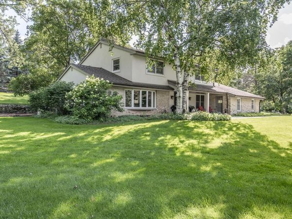 1405 Victoria CIRCLE N, Elm Grove, WI 53122