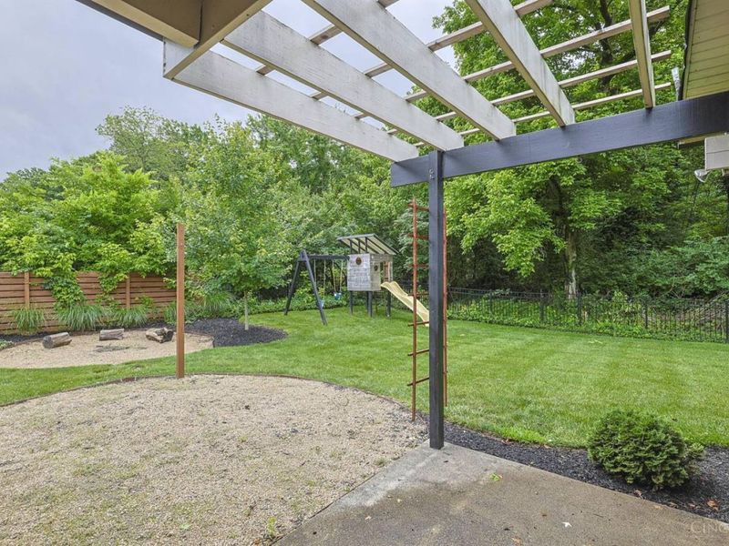 1215 Hollywood Avenue, Cincinnati, OH 45224 Photo 45