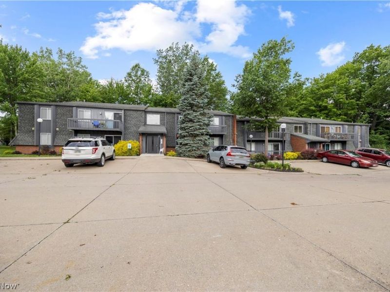 6231 Hidden Creek Drive , Unit 232, Lorain, OH 44053 Photo 2