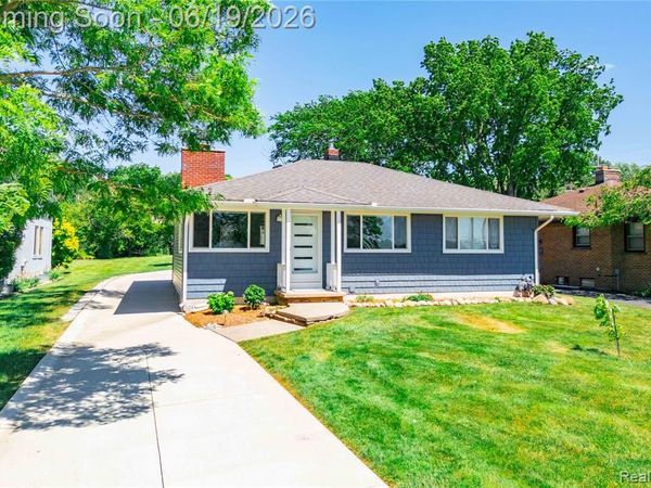 25815 West River Road, Grosse Ile Twp, MI 48138