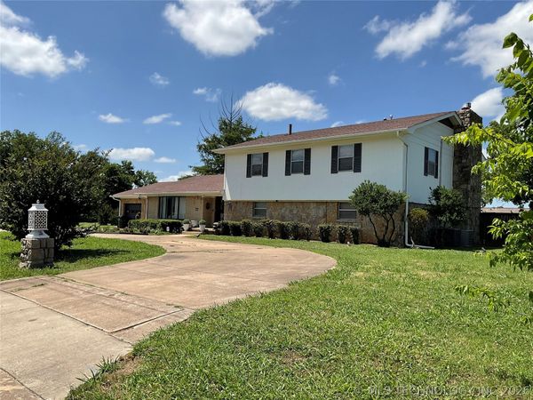 1201 E 4th Street , Okmulgee, OK 74447