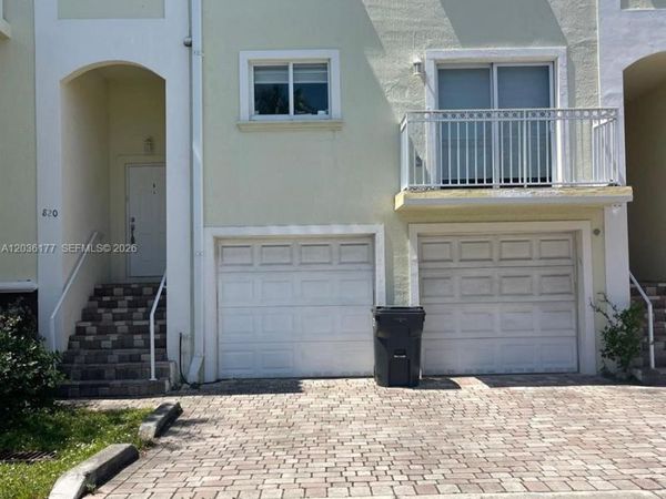820 N 17th Ave , Hollywood, FL 33020