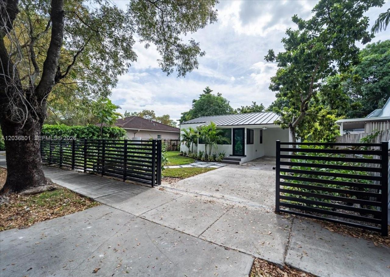 5220 SW 6th St , Miami, FL 33134 Photo