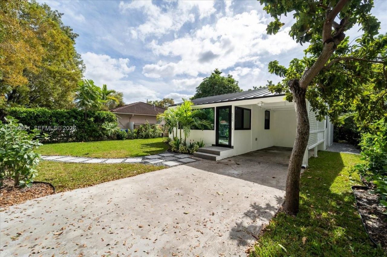 5220 SW 6th St , Miami, FL 33134 Photo