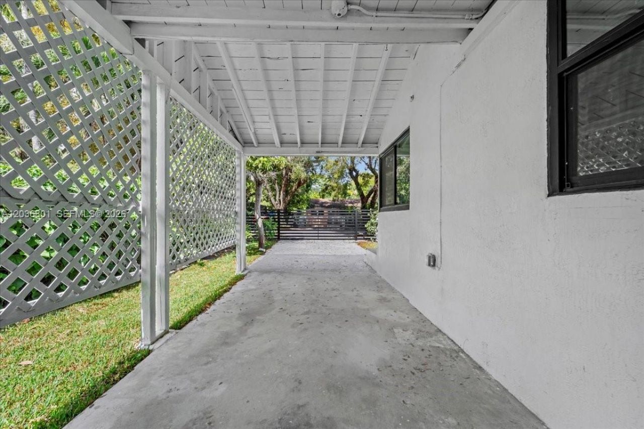 5220 SW 6th St , Miami, FL 33134 Photo
