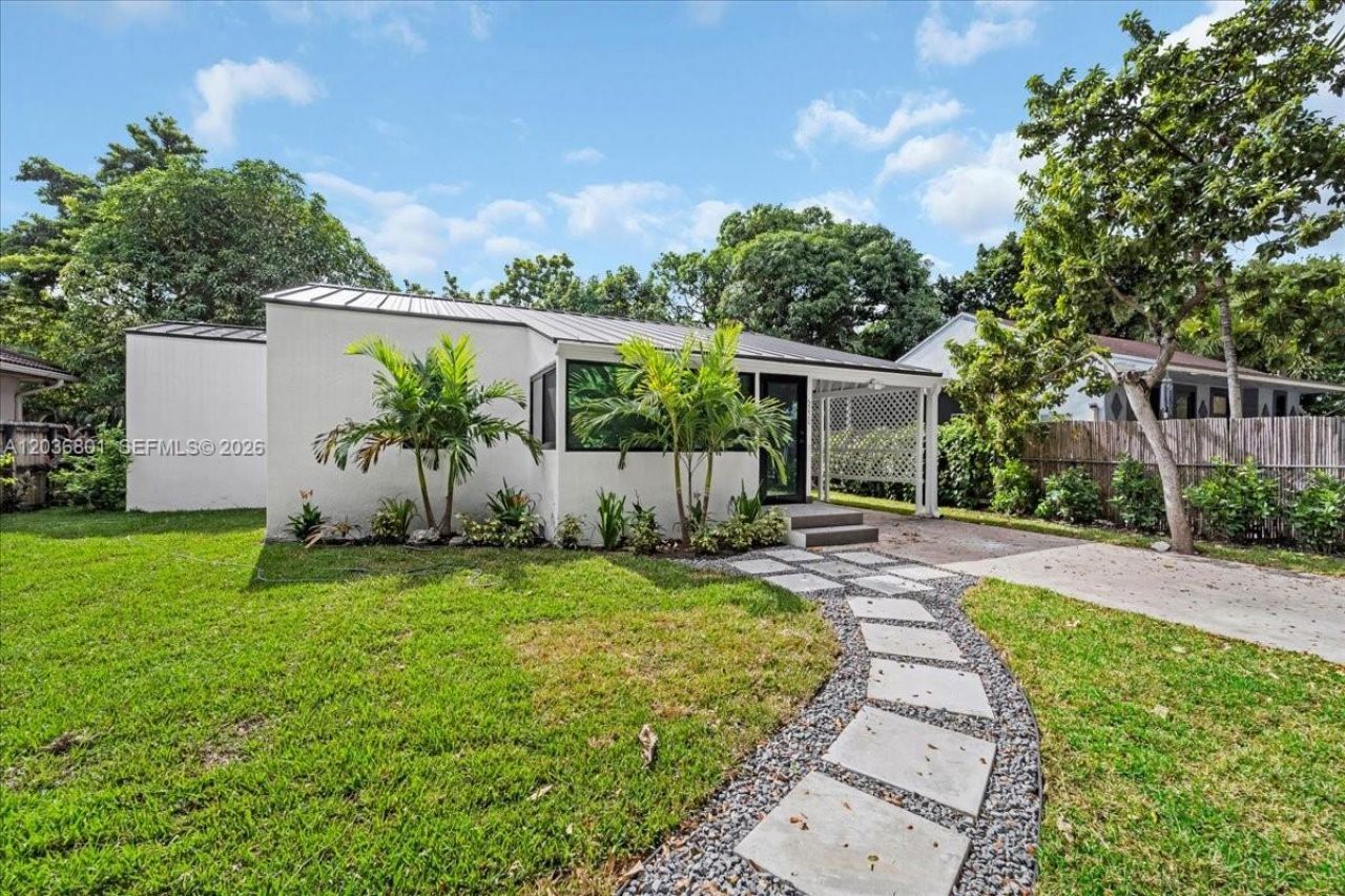 5220 SW 6th St , Miami, FL 33134 Photo