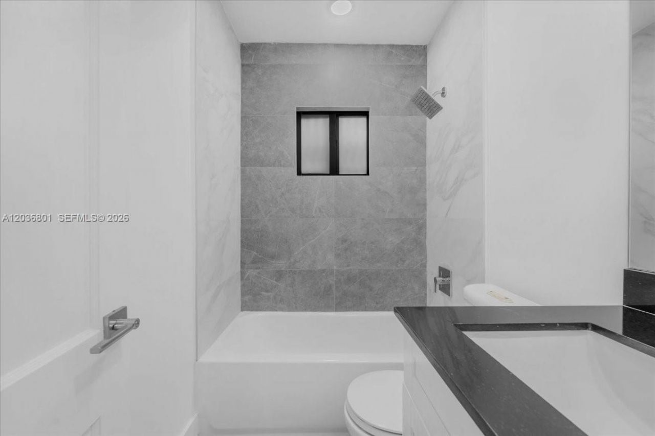 5220 SW 6th St , Miami, FL 33134 Photo