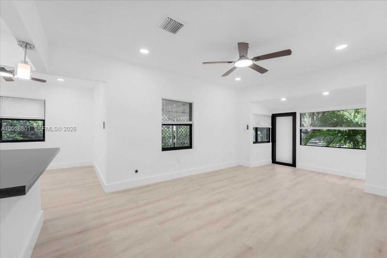 5220 SW 6th St , Miami, FL 33134 Photo