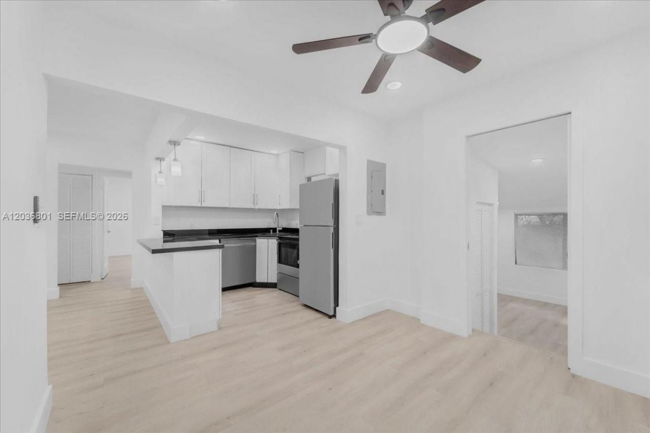 5220 SW 6th St , Miami, FL 33134 Photo