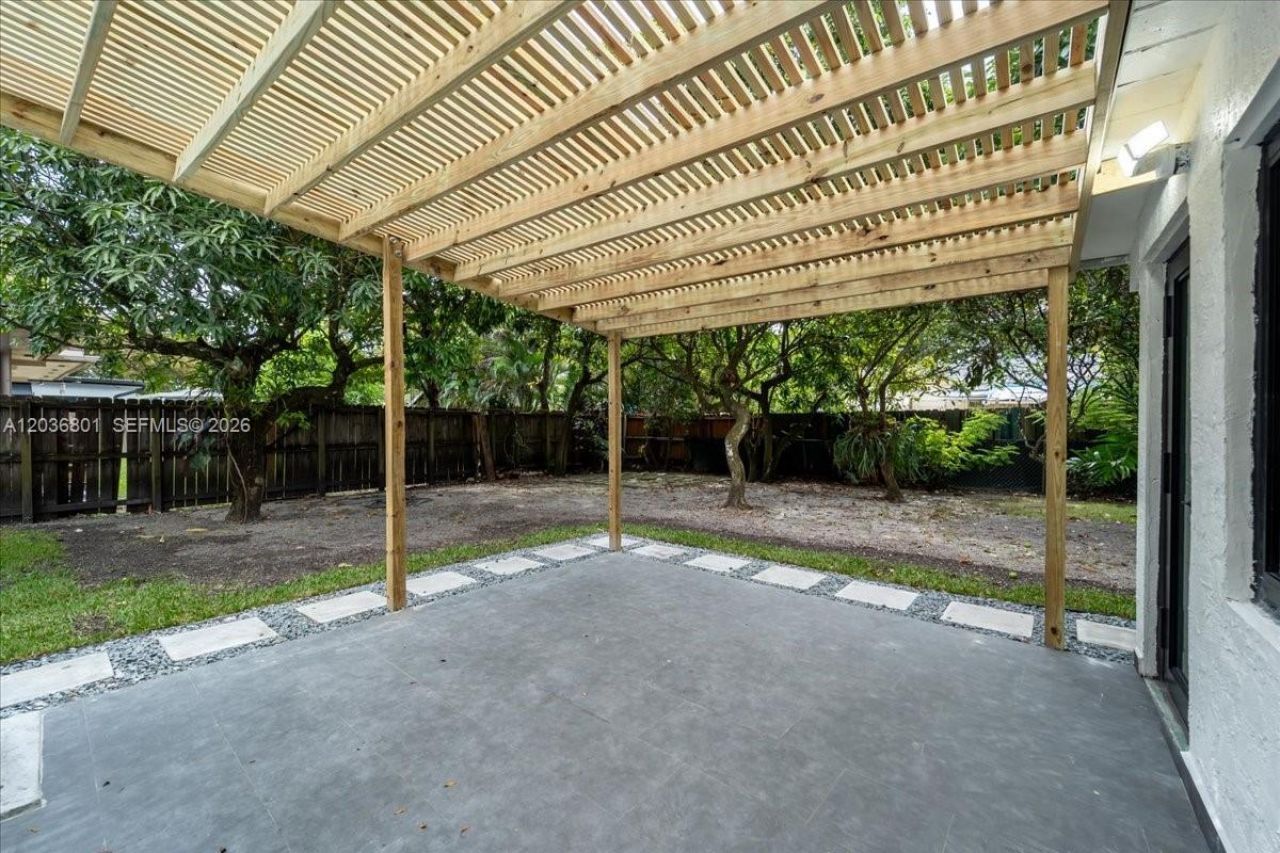 5220 SW 6th St , Miami, FL 33134 Photo