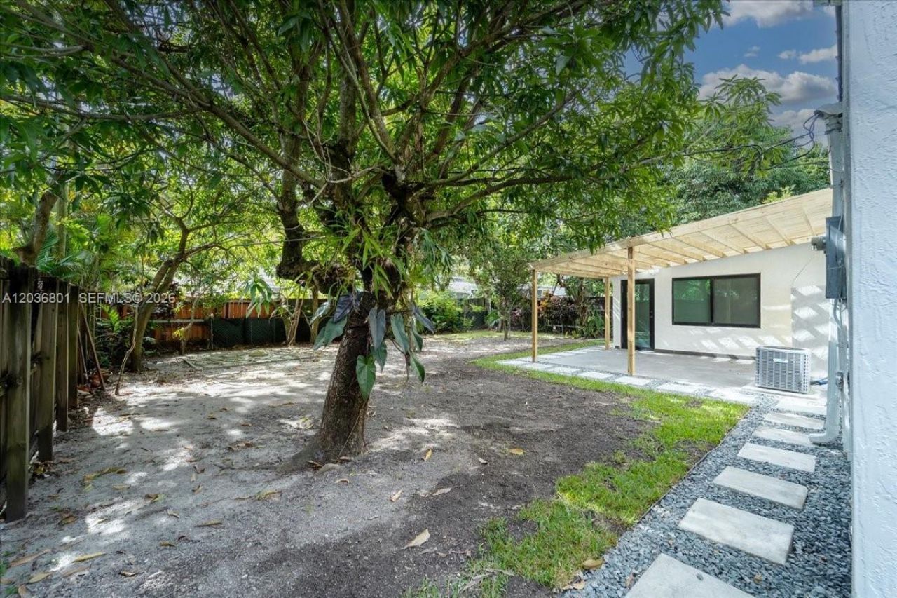 5220 SW 6th St , Miami, FL 33134 Photo