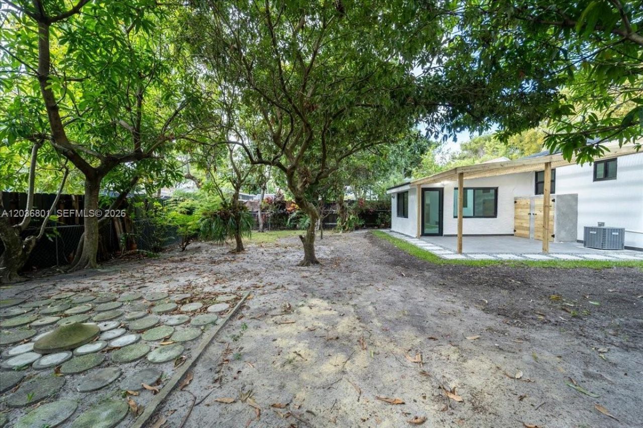 5220 SW 6th St , Miami, FL 33134 Photo