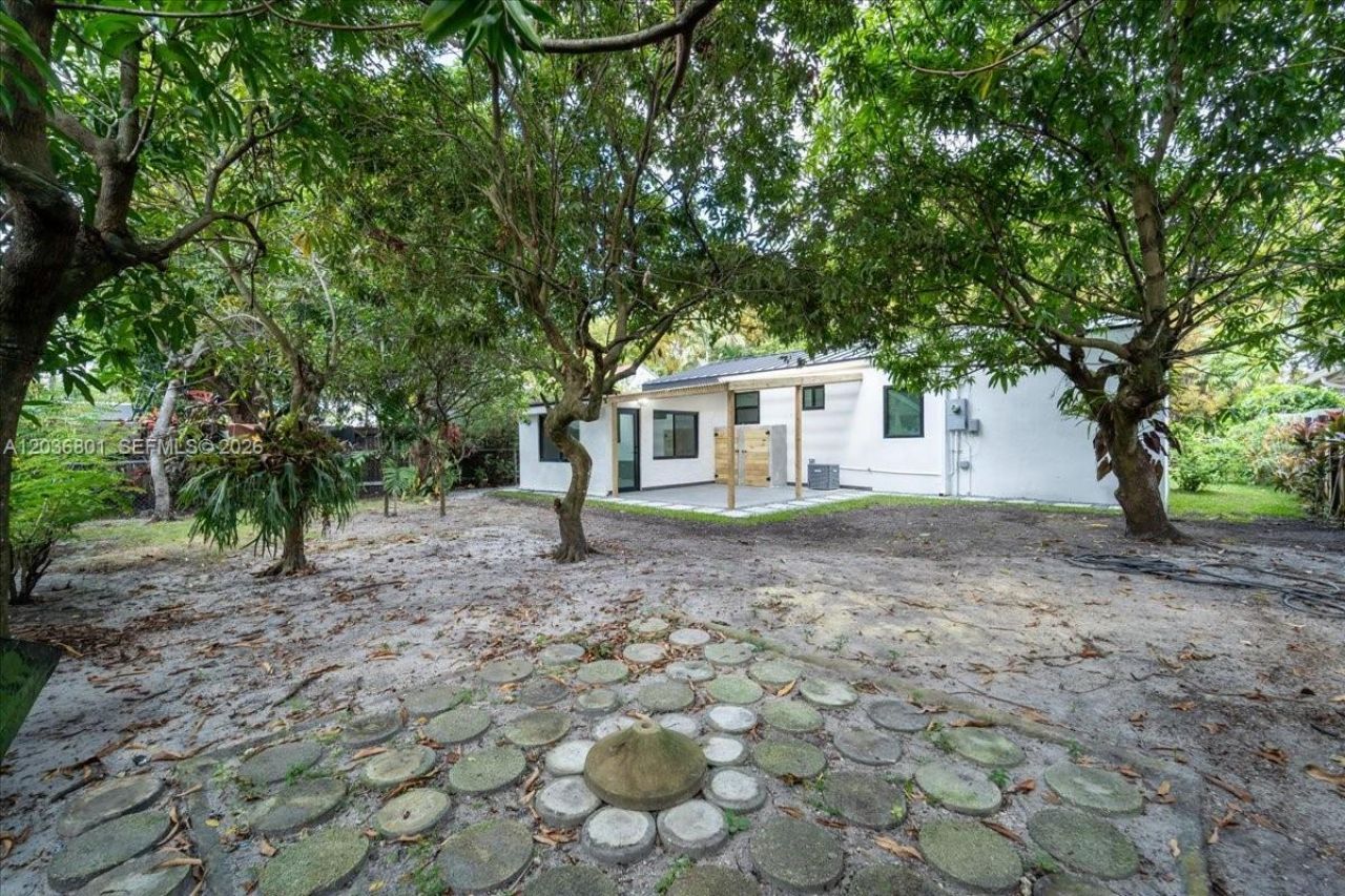5220 SW 6th St , Miami, FL 33134 Photo