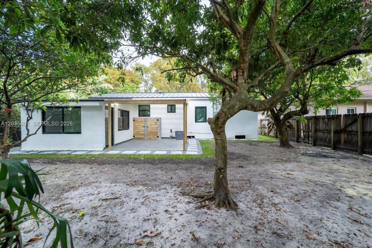 5220 SW 6th St , Miami, FL 33134 Photo