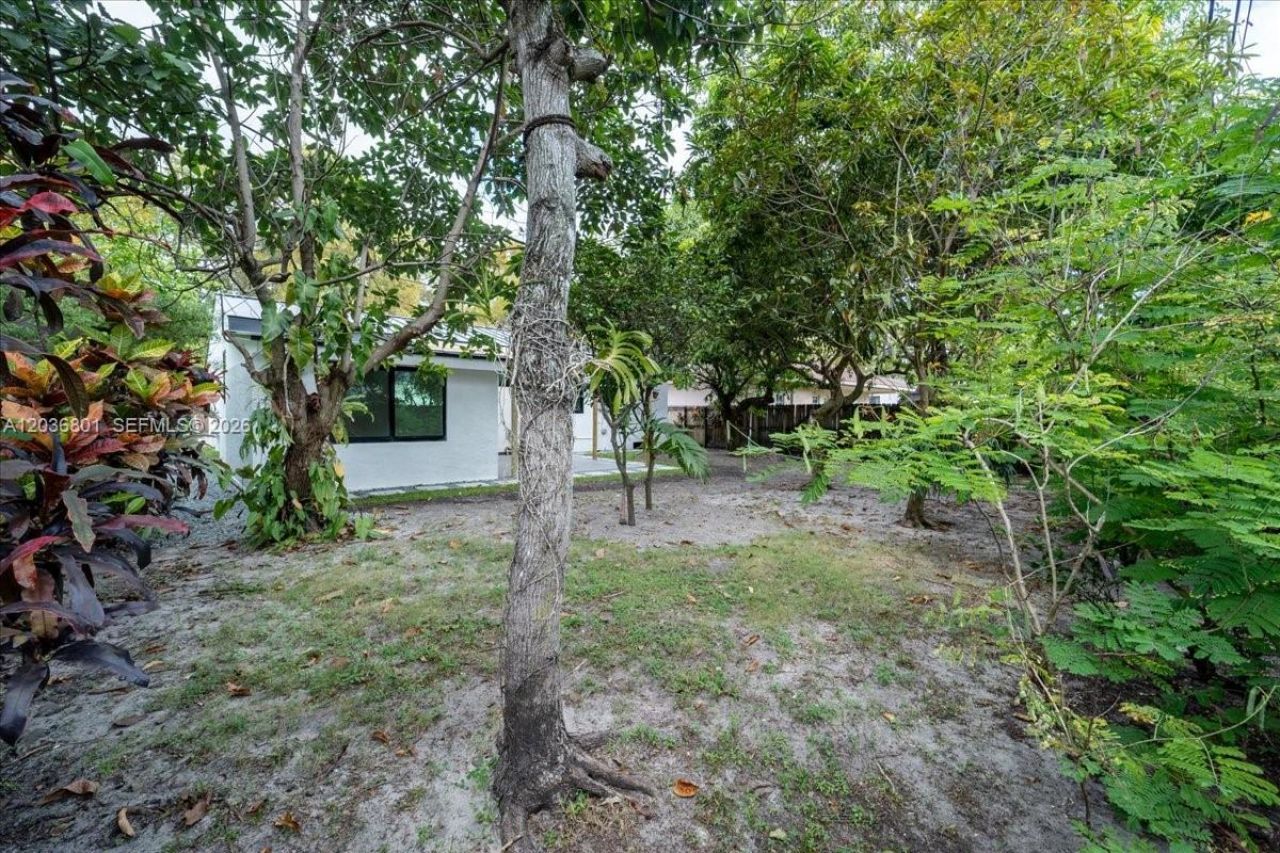 5220 SW 6th St , Miami, FL 33134 Photo