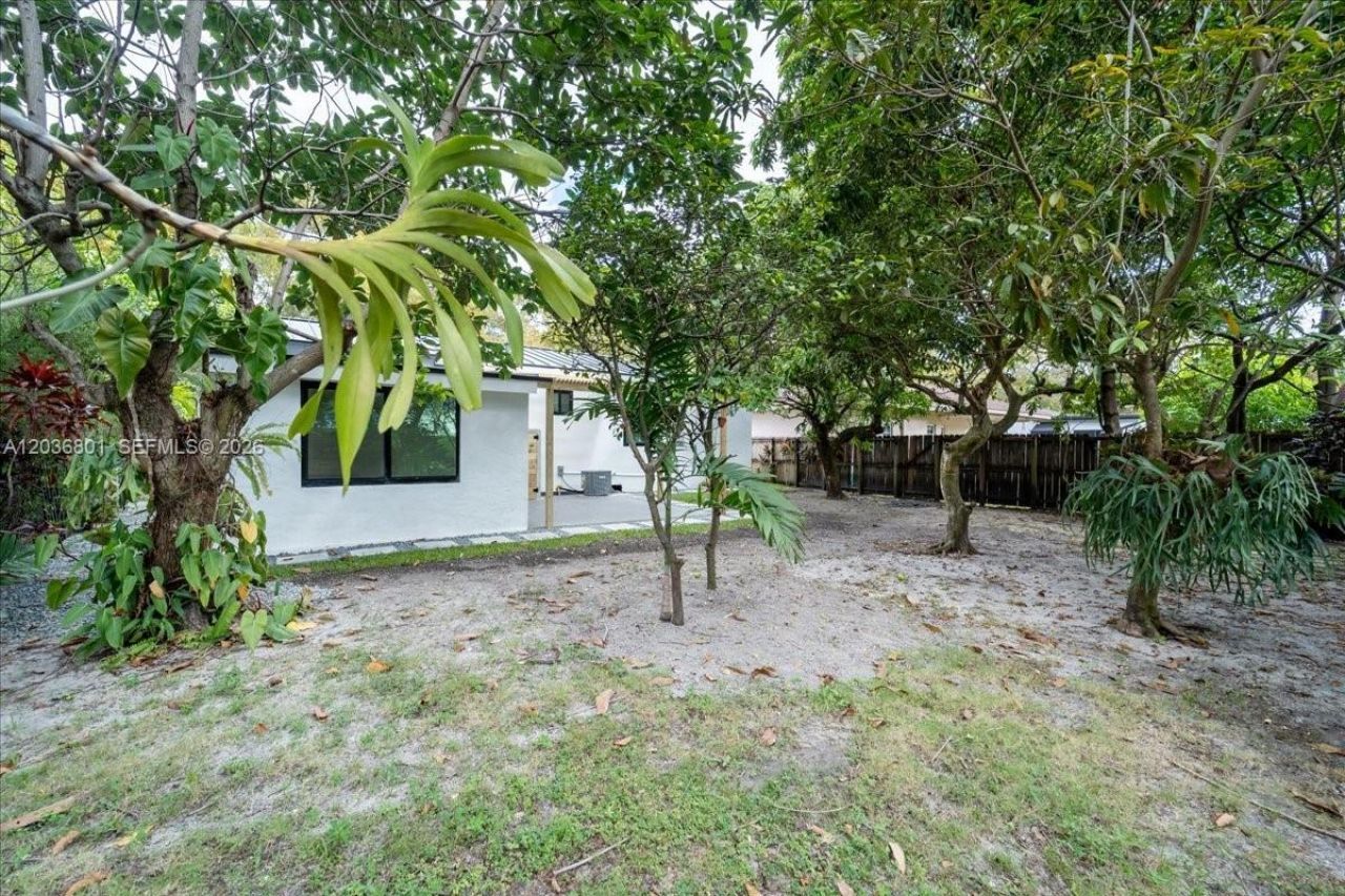 5220 SW 6th St , Miami, FL 33134 Photo