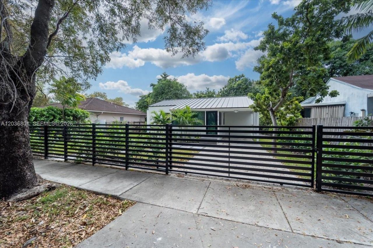 5220 SW 6th St , Miami, FL 33134 Photo