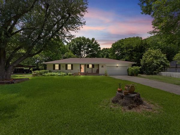 325 Oakwood Drive, Lancaster, TX 75146