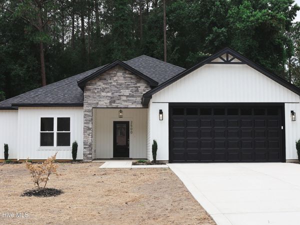 2500 Brookhaven Drive, Kinston, NC 28504
