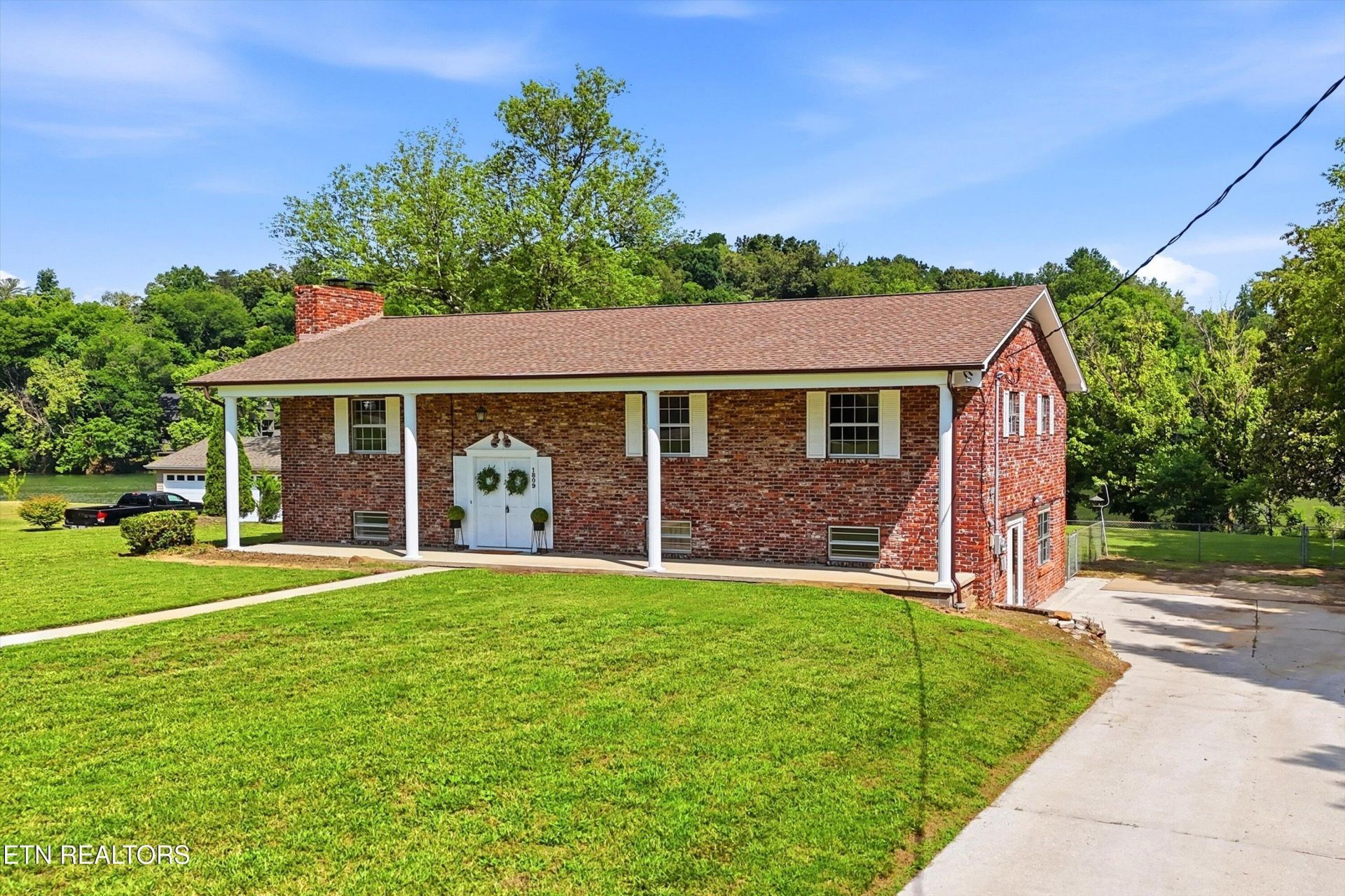 1809 River Shores Drive, Knoxville, TN 37914 Main Photo