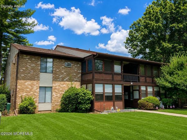115 Amberly Drive, Unit H, Manalapan, NJ 07726